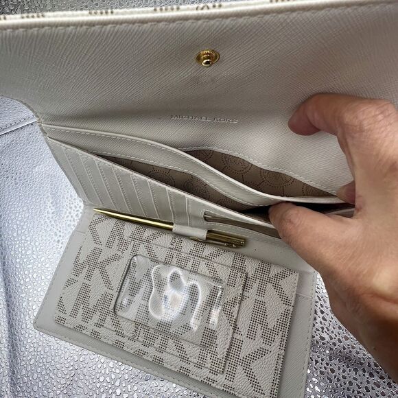Michael Kors Vanilla Signature Jet Set Leather Wallet Checkbook - Gently Used - Picture 4 of 16